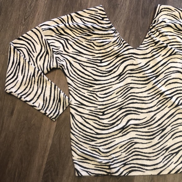 Anthropologie (M) Maeve Zebra-Striped V-neck Knit Top - Picture 9 of 12